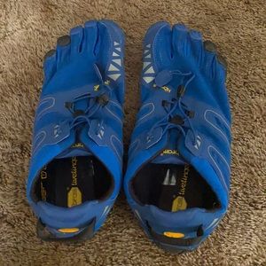 Vibram FiveFingers Shoes EUC